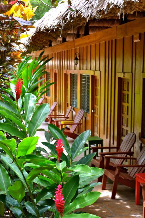 Jungle Lodge Tikal Hostal Kültér fotó
